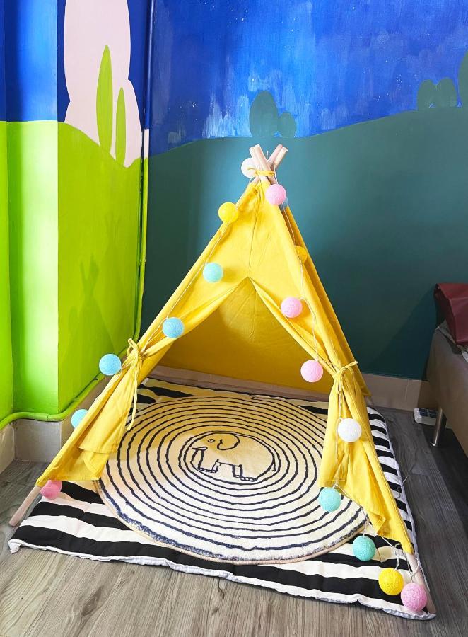 Yha Bradbury Jockey Club Youth Hostel Hong Kong Bagian luar foto